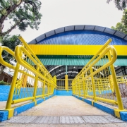 Quadra coberta da escola Guararapes conta com acessibilidade e iluminação