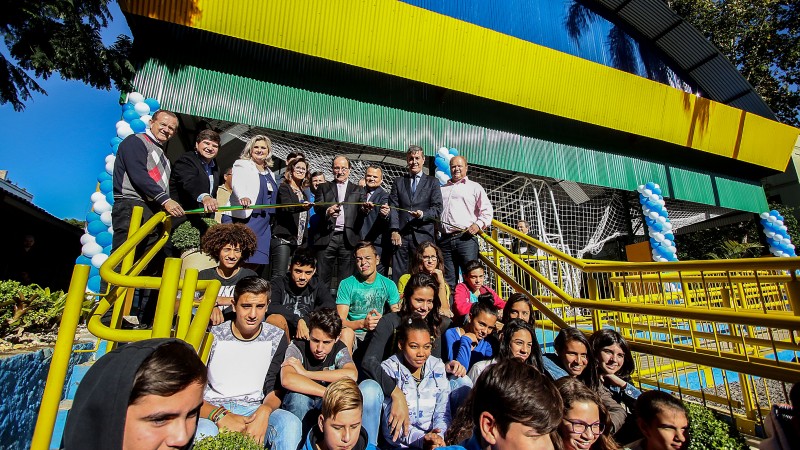 SEDUC- RS - Na tarde desta sexta-feira (28/04) o Governador José Ivo Sartori e o Secretário Luís Antônio Alcoba de Freitas participaram da Inauguração da quadra esportiva da E.E.E.M. Guararapes em Arroio do Meio. FOTO: RODRIGO RODRIGUES/SEDUC