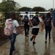 Passagem da Escola Professor José Fernandes de Oliveira sem a cobertura