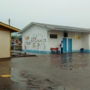 Passagem da Escola Professor José Fernandes de Oliveira sem a cobertura