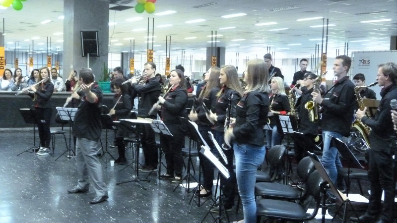 Orquestra Municipal de Sopros de Feliz animou a Seduc