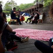 Meninas puderam ver apresentação da Orquestra Jovem de Porto Alegre