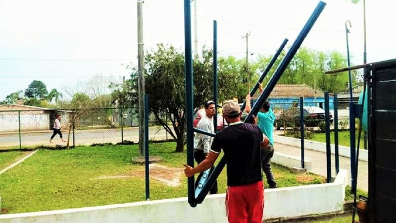 Comunidade escolar auxiliou na instalação dos equipamentos