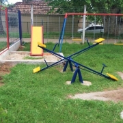 Escola constrói praça de recreação infantil por meio do Programa Escola Melhor