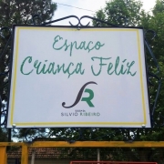 Escola constrói praça de recreação infantil por meio do Programa Escola Melhor