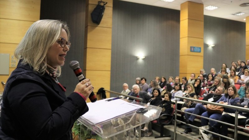 Diretora Sônia Rosa destaca a importância do regime de colaboração para a construção do Referencial Curricular Gaúcho