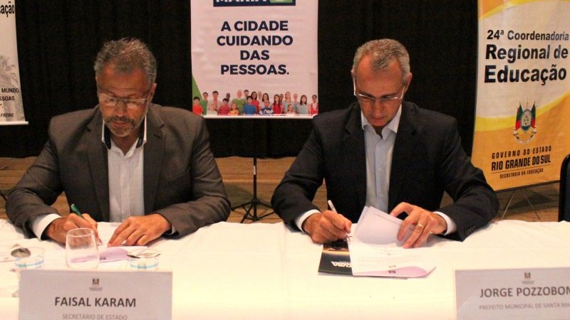secretário Faisal Karam e prefeito Jorge Pozzobom assinaram termo de parceria nesta sexta-feira (29)