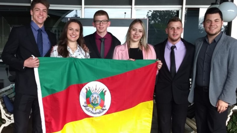 Coordenador e participantes do programa em 2018 durante encontro em Brasília