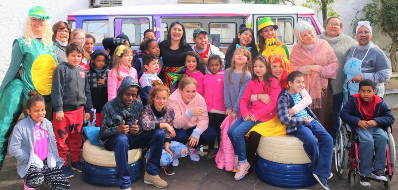 Turma da Escola América, da zona norte da Capital, aproveitou as atividades da EducaKombi na manha desta segunda-feira (29)