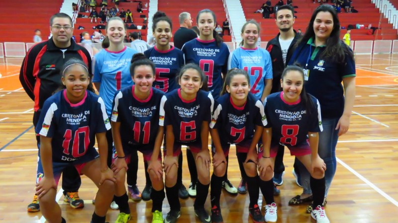 Equipe feminina de futsal juvenil da Escola Estadual Cristóvão de Mendoza foi uma das classificadas para representar o RS