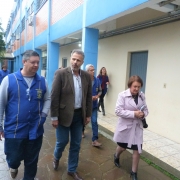 Secretário Faisal Karam conheceu a estrutura e os equipamentos  dos cinco prédios que compõem a Escola Cimol