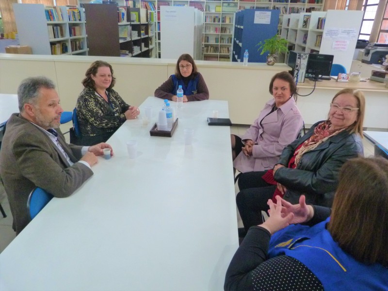 Reunião da manhã contou com a presença de representantes da 2ª CRE e da Escola Cimol