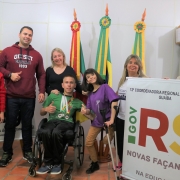 Equipe da 12ª CRE, professor Murilo Jardim e os alunos Thalles e Amanda