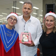 Coral da Escola Carlos Bina realiza apresentação de Natal na Seduc