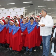 Coral da Escola Carlos Bina realiza apresentação de Natal na Seduc