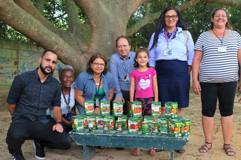 EMEI Vila Nova, que está no âmbito do Programa Saúde na Escola (PSE) recebeu as sementes do Banrisul nessa quinta-feira (23)