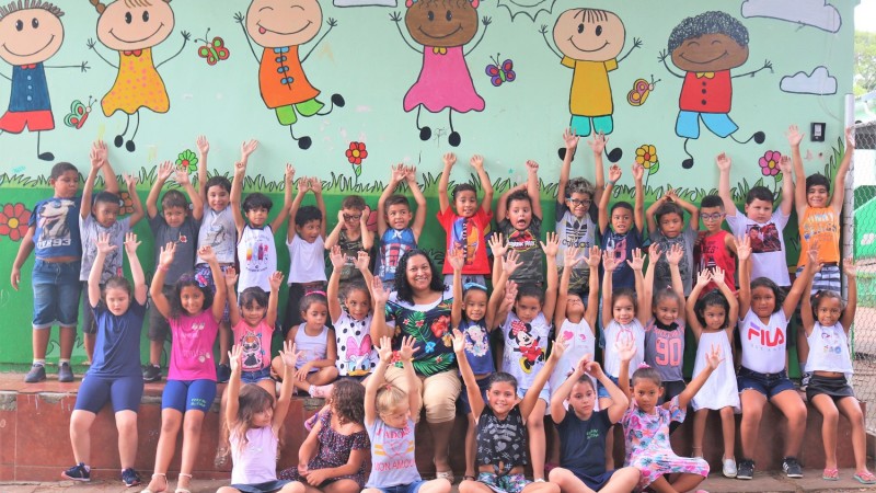 Professora Ana Paula Silva foi a responsável por revitalizar a Escola Luíza Teixeira Lauffer de Porto Alegre