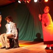 Professor aposta em peças de teatro para dar Aulas Programadas