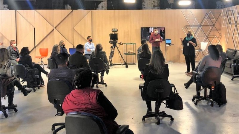 Professores passaram por capacitação para apresentar as aulas no decorrer desta semana