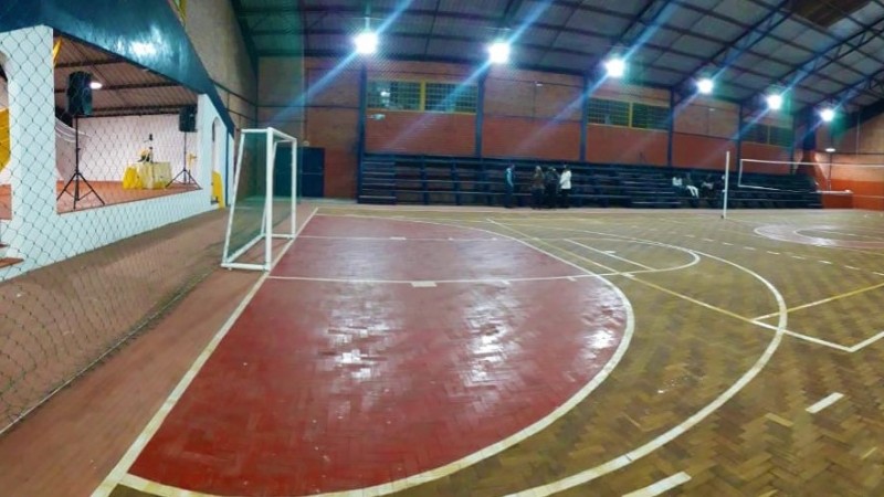 Ginásio de esportes da Escola Rocha Vieira foi revitalizado e entregue à comunidade na última sexta-feira (14)