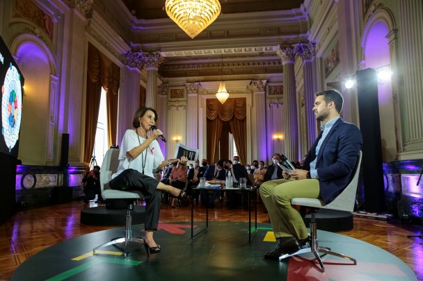 Governador Leite e a secretária Raquel Teixeira detalharam o Avançar na Educação durante lançamento no Palácio Piratini