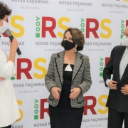 Programa RS Seguro e Bienal do Mercosul entregam materiais pedagógicos para as escolas no combate à violência
