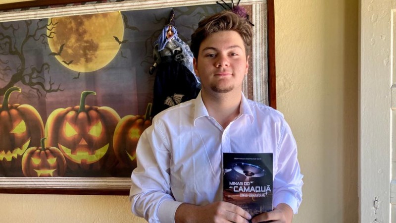 Estudantes da Escola Prof. Gladi Machado Garcia lançam livro de contos sobrenaturais em Minas do Camaquã