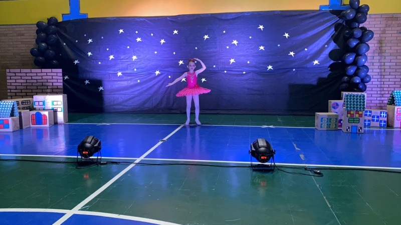 Estudante Yasmin de Castro Morosino realizou apresentação de balé