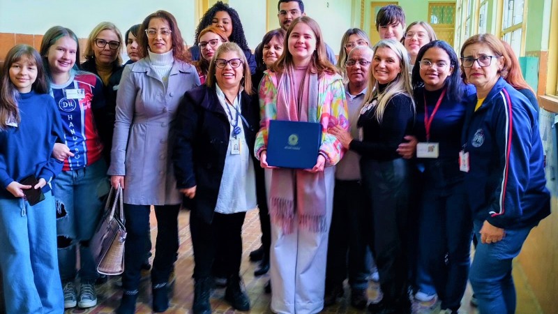 Ana Luísa Pìres é aluna do 3º ano do Ensino Médio do Instituto de Educação Ferrari Valls