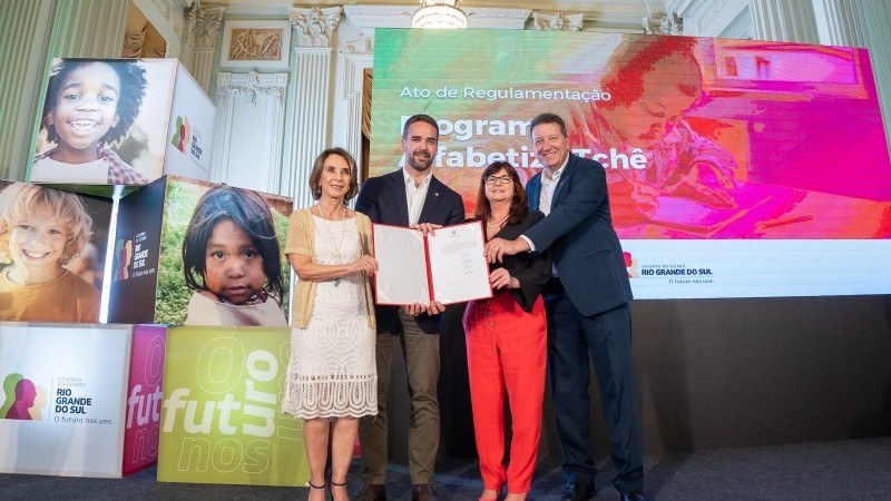 Raquel Teixeira, Eduardo Leite, Maristela Guasselli e Luciano Orsi celebraram importância do programa para o futuro do RS.