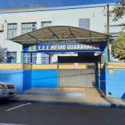 Imagem da fachada da Escola Guararapes antes de ser atingida pelas enchentes de maio. 