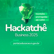 Imagem com fundo verde. No centro, lâmpada brilhante com elementos tecnológicos. Texto principal: "Hackatchê Business 2025". No canto direito, aviso: "Inscrições prorrogadas até 12/03". Na parte inferior, link: "portal.educacao.rs.gov.br". Fundo tem fotos de participantes esverdeadas.