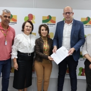 Assinatura do contrato de reforma na escola