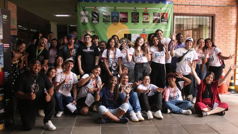 Participantes reunidos durante o curso &ldquo;O DNA do Her&oacute;i e do Vil&atilde;o &ndash; Hist&oacute;rias em Quadrinhos e Cinema&rdquo;, realizado na CRIATEC.