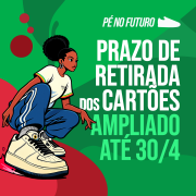 Card institucional em fundo verde com ilustra&ccedil;&atilde;o estilizada de uma estudante agachada usando t&ecirc;nis grande. Ao lado, texto informa a amplia&ccedil;&atilde;o do prazo para retirada dos cart&otilde;es do programa P&eacute; no Futuro at&eacute; 30/4. No canto inferior, aparece um cart&atilde;o e o logotipo do Governo do RS.
